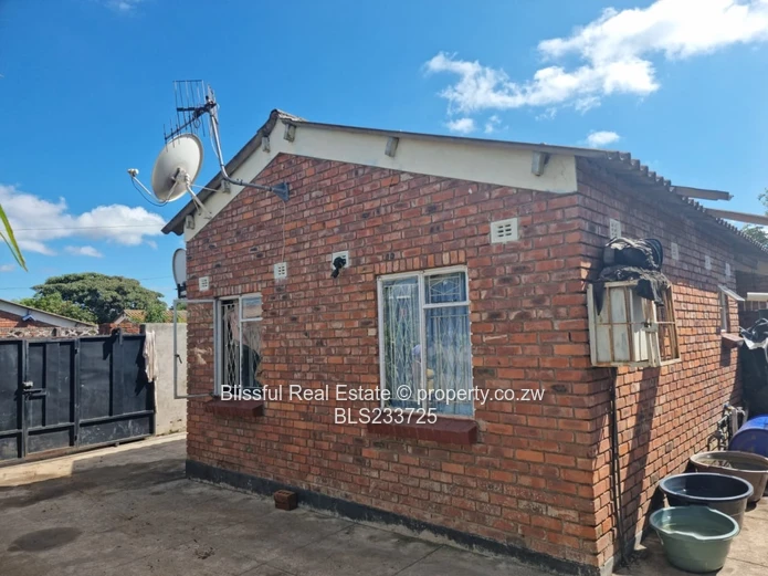 mufakose garden flat for sale