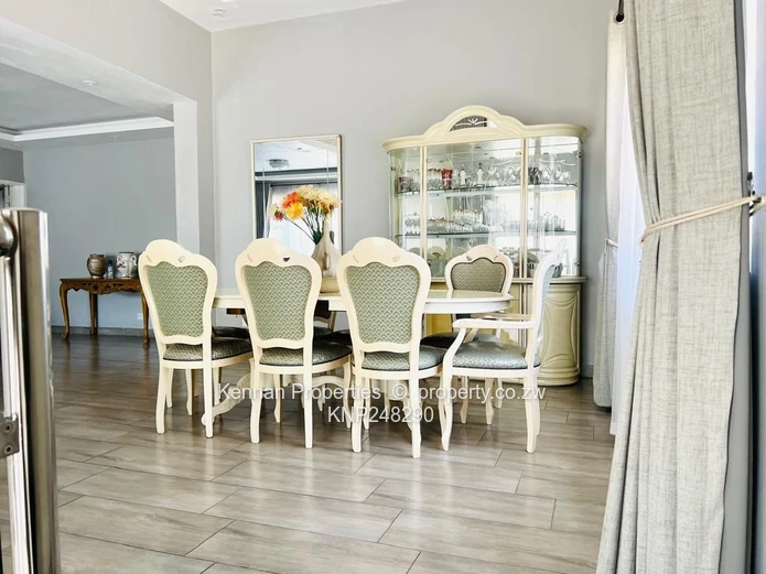 Elegant Upmarket 5 Bedroom Townhouse for Sale.