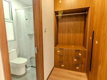 4 Bedroom Flat & Apartment