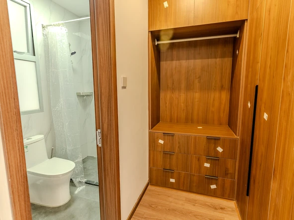 4 Bedroom Flat & Apartment