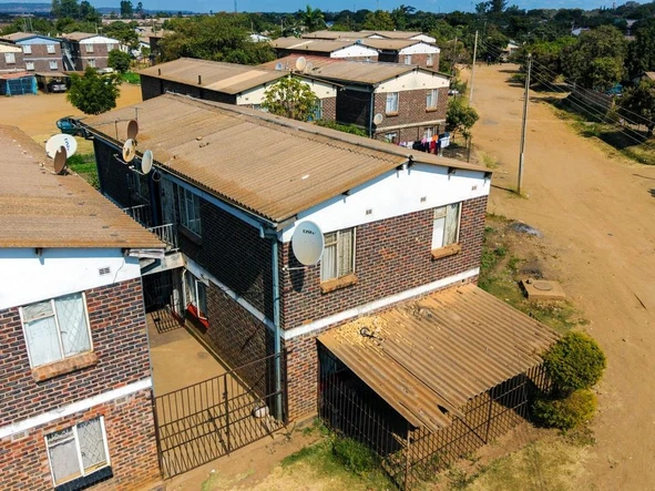 2 Bedroom Flat & Apartment
