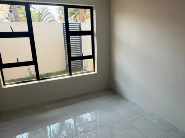 3 Bedroom Flat & Apartment