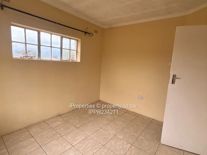 2,248m² stand comes with a neat 2-bedroom cottage 