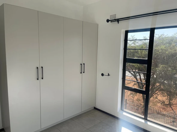 2 Bedroom Flat & Apartment