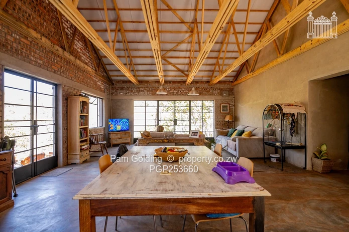 Beautiful Four- Acre Property In Cromlet