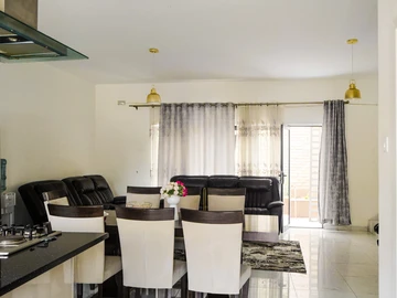 3 Bedroom Flat & Apartment