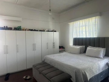 2 Bedroom Flat & Apartment