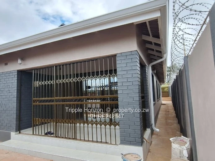 Walled & Gated 5-Bed Home with Borehole in Cold Comfort