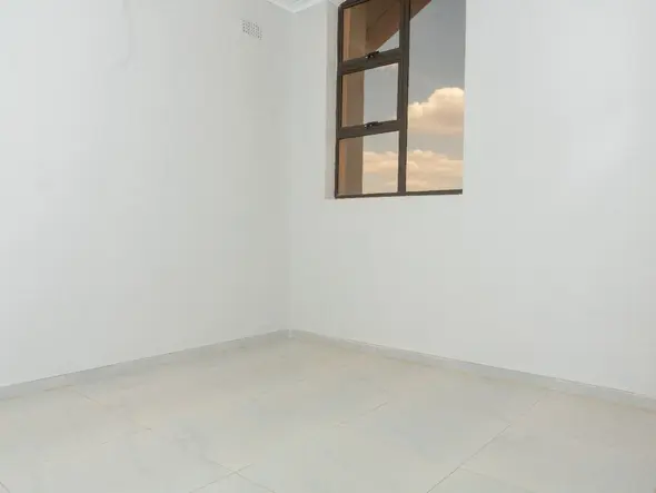 2 Bedroom Flat & Apartment