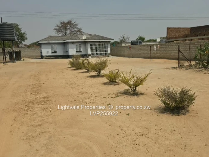 Neat cottage in Riverside, Chitungwiza  (Sole Mandate)