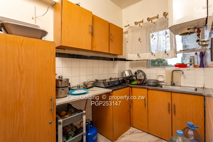 Avenues 1 bed flat for Sale  (Sole Mandate)