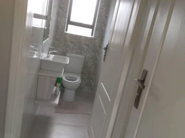 4 Bedroom Flat & Apartment