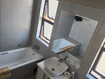 4 Bedroom Flat & Apartment