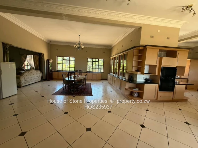 Hogerty Hill: Grand 8-Bed Mansion with Pool