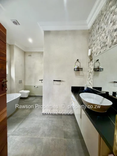 Prestigious Glen Lorne Contemporary Residence