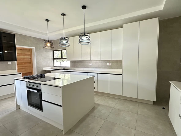 6 Bedroom House
