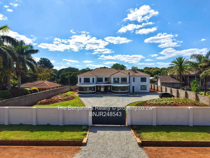 Luxurious House With Commercial Potential