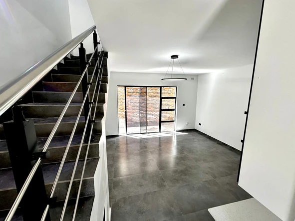 2 Bedroom Flat & Apartment