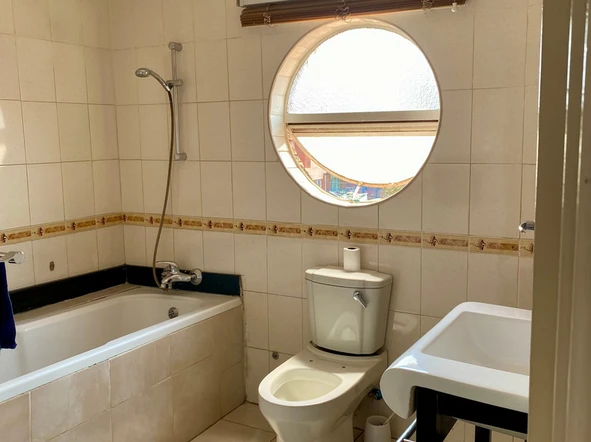 3 Bedroom Flat & Apartment