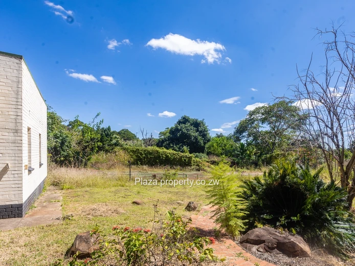 Greystone Park: 3-Bed Home w/ Pool, Tennis court, Borehole & Brick-Floors