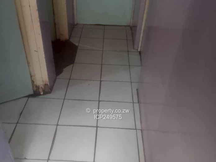 Zengeza 2 Chitungwiza 4 bedroom house for 40K