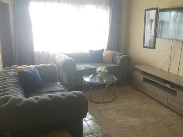 2 Bedroom Flat & Apartment