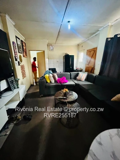 Glen Norah 3-Bed, 2-Bath Home - Walled with Verandah