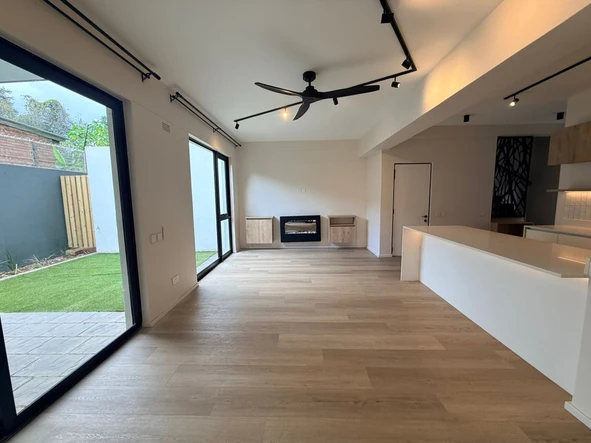 3 Bedroom Flat & Apartment