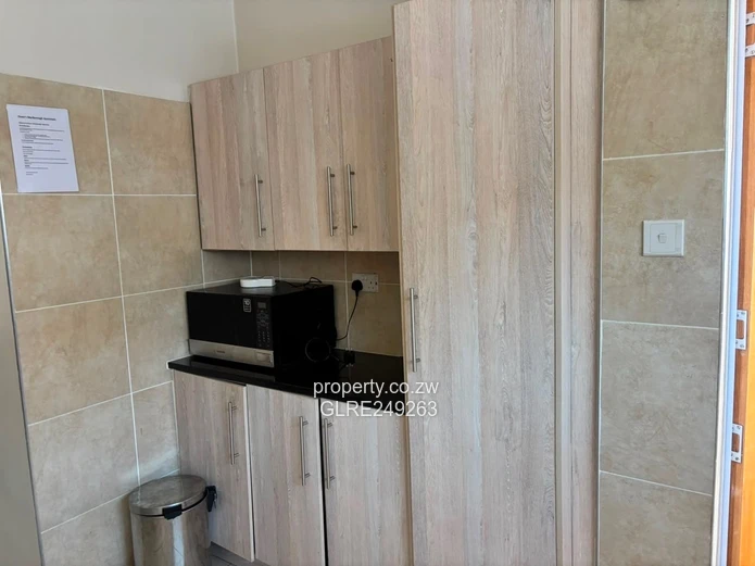 Brick-Faced 3-Bed Flat Bluff Hill - Borehole & Modern Kitchen