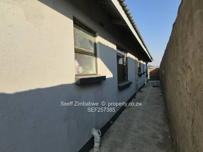 Southview Park: HOUSE FOR SALE - NEAR COMPLETION- 240 m²