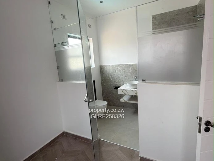 Modern 4-Bed, 5-Bath Flat with Borehole in Vainona