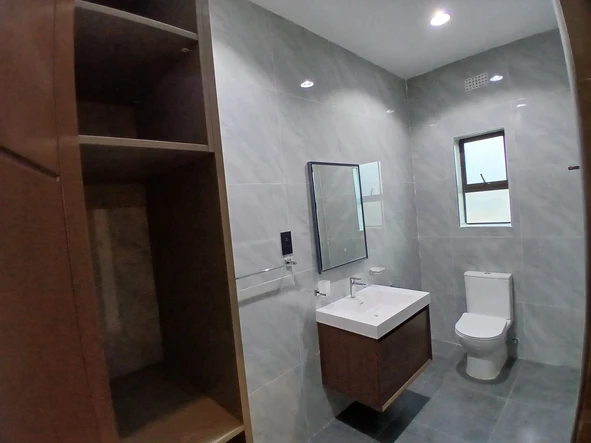 3 Bedroom Flat & Apartment