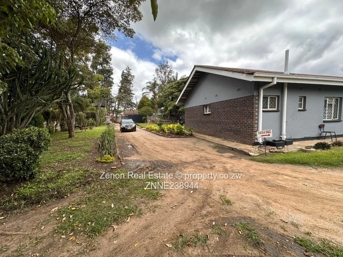 3bedroom house to let in Emerald Hill 