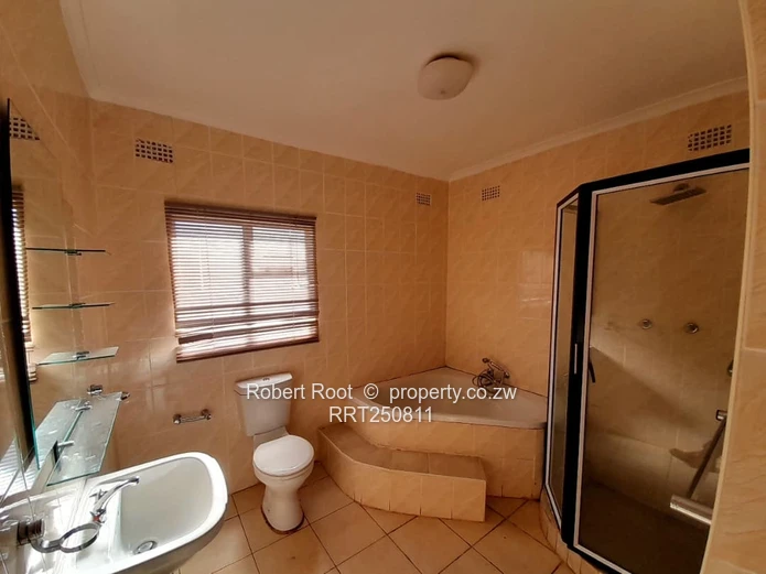 4 bedroom Apartment to Rent in Philadelphia.