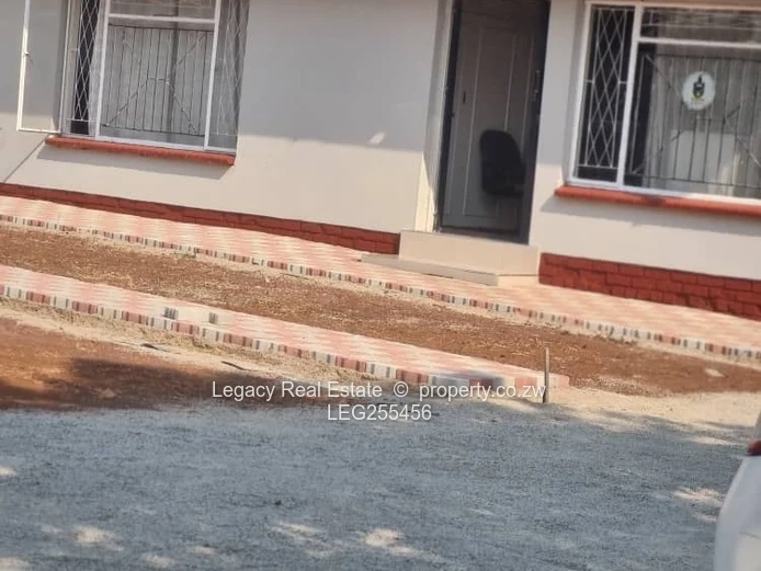 Borrowdale 5-Bed House: Pool, Borehole & Double Garage
