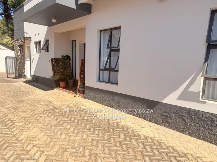 3 Bed Fully Furnished Townhouse Upper East Road