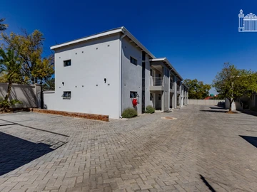 2 Bedroom Flat & Apartment