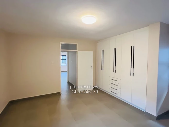 Modern 4-Bed Bluff Hill House with Borehole & Driveway