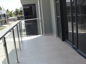 4 Bedroom Flat & Apartment
