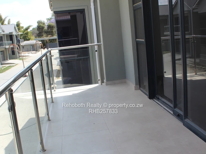 Contemporary 4-Bed Marlborough Flat with Borehole