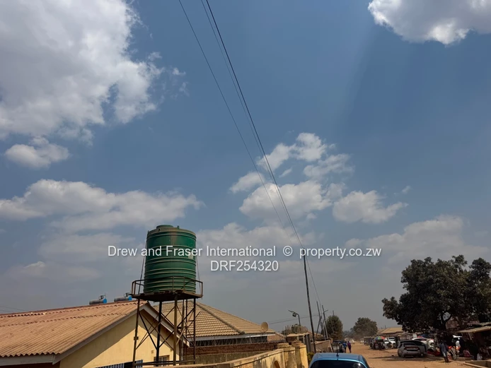 300m² Stand with Main Road Frontage in Damofalls