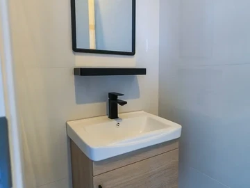 2 Bedroom Flat & Apartment