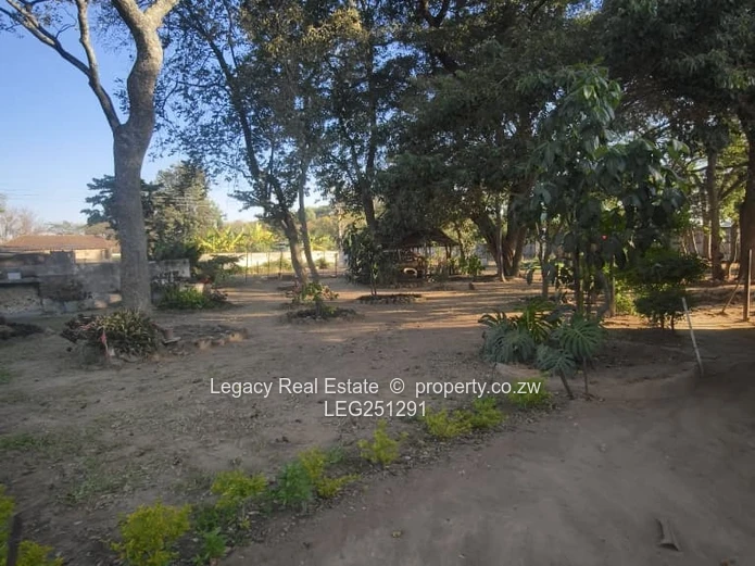 Logan Park 3-Bed Home with Rustic Bar & Borehole on 5689m²