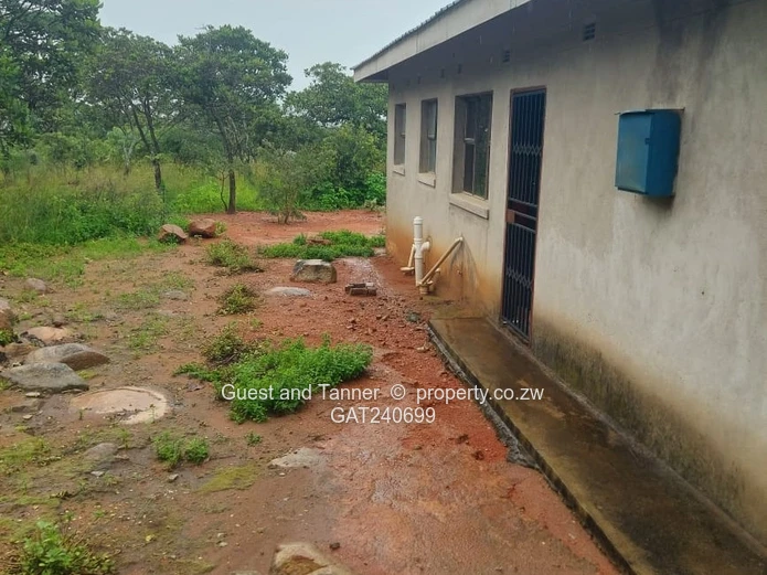 1050sqm stand in Crowhill with Partly Finished 2-Bedroom Cottage