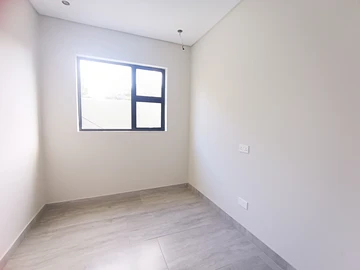 3 Bedroom Flat & Apartment