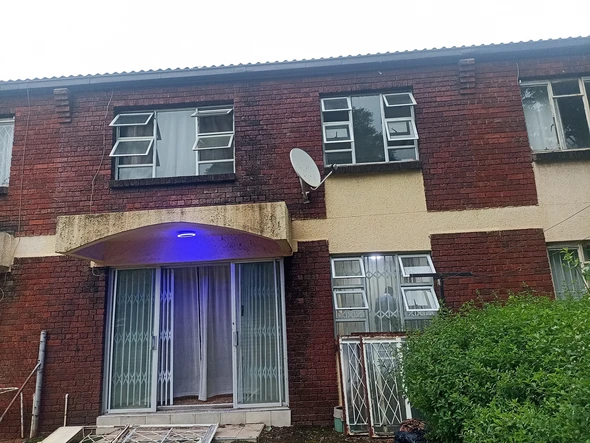 3 Bedroom Flat & Apartment