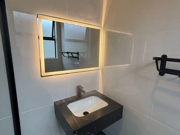 2 Bedroom Flat & Apartment