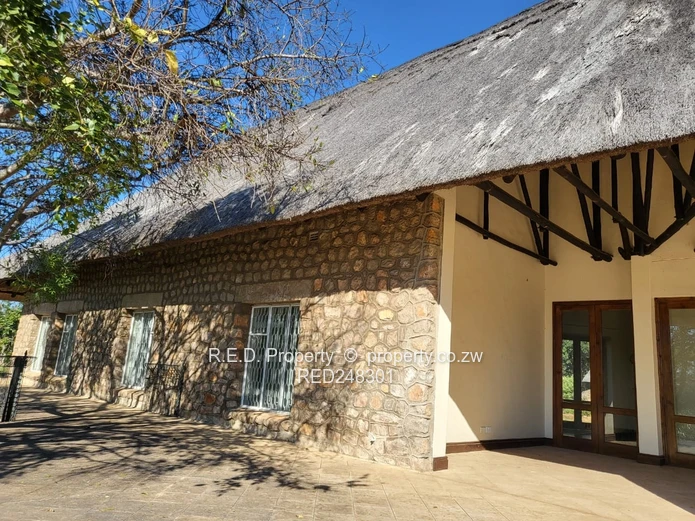 3 Bedroom Home In Burnside To Let!