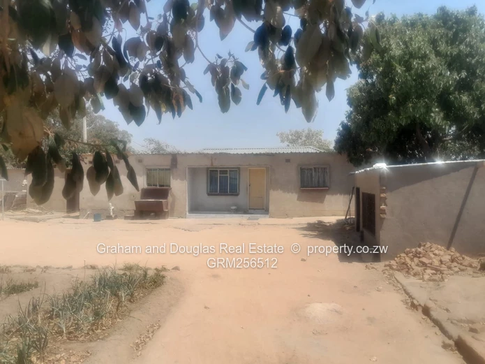Apsley Park - Harare South stand for sale
