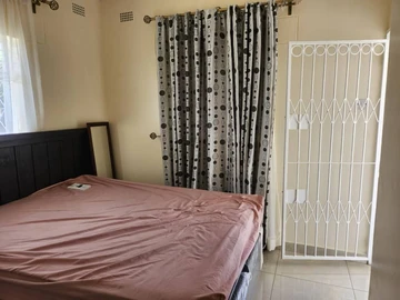 2 Bedroom Flat & Apartment